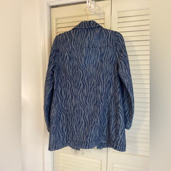 Chico's Button-Up Zebra Print Denim Jacket Size 0 (4-6) 100% Cotton - Picture 3 of 8